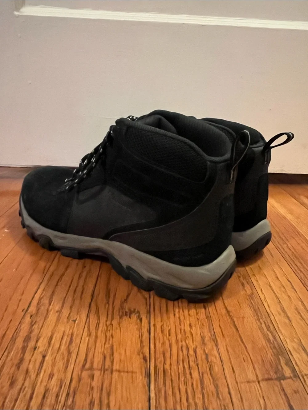 Columbia Newton Ridge Plus II Suede Waterproof Hiking Boot - Black/Stratus